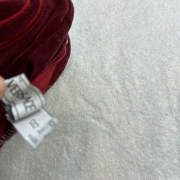 VERSACE RARE LARGE MEDUSA HEAD RED VELVET ACCENT THROW PILLOW EMBROIDERED HEAD - Picture 8 of 9